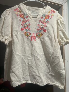 Embroidered Cream Women's Puff Sleeve Top PTP 22.5 No Tag